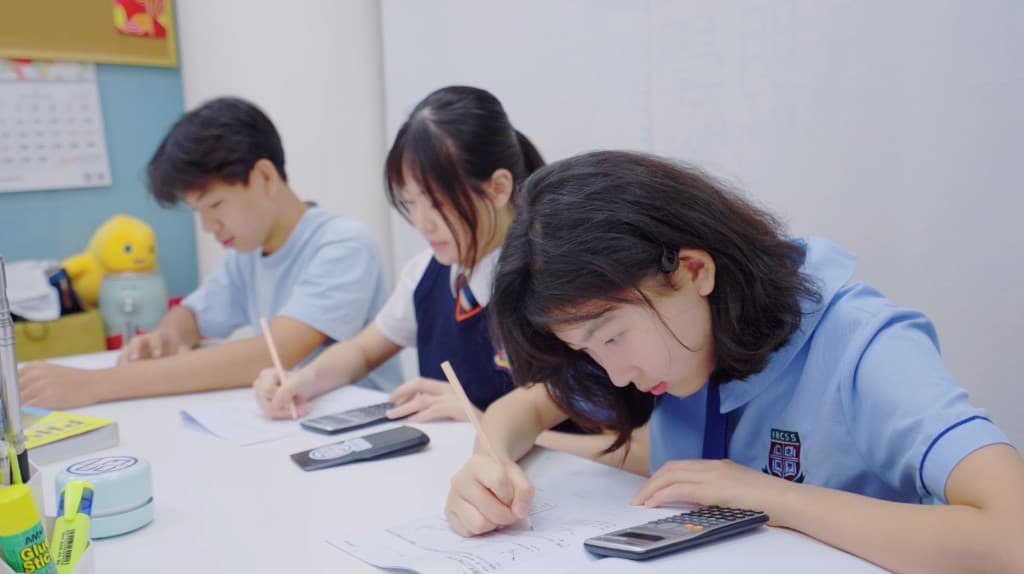 學生專心溫習